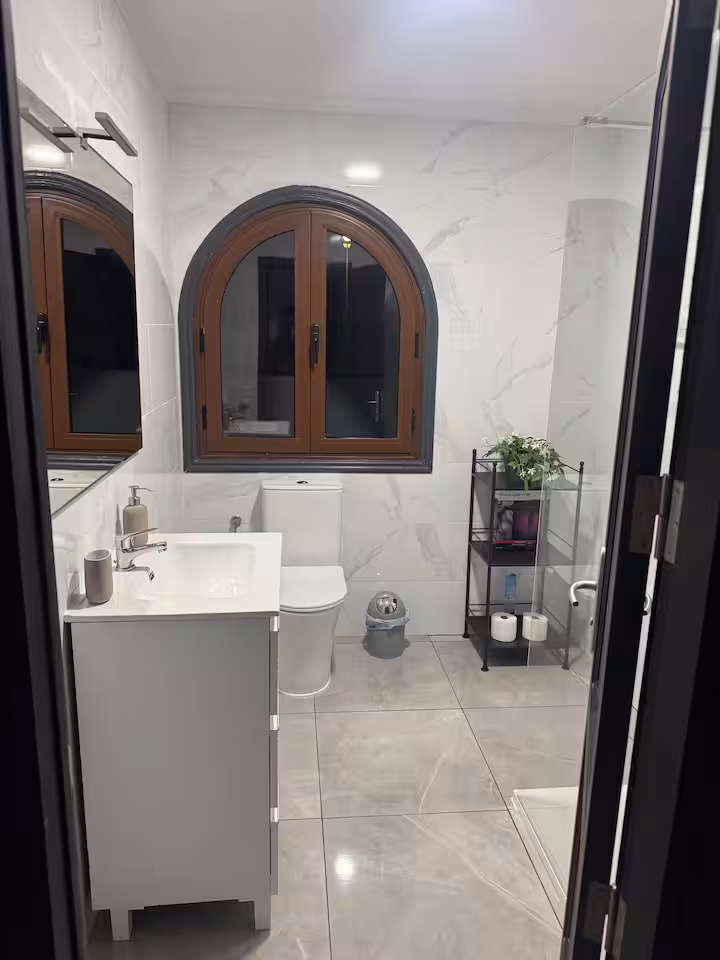 3rd bathroom 1