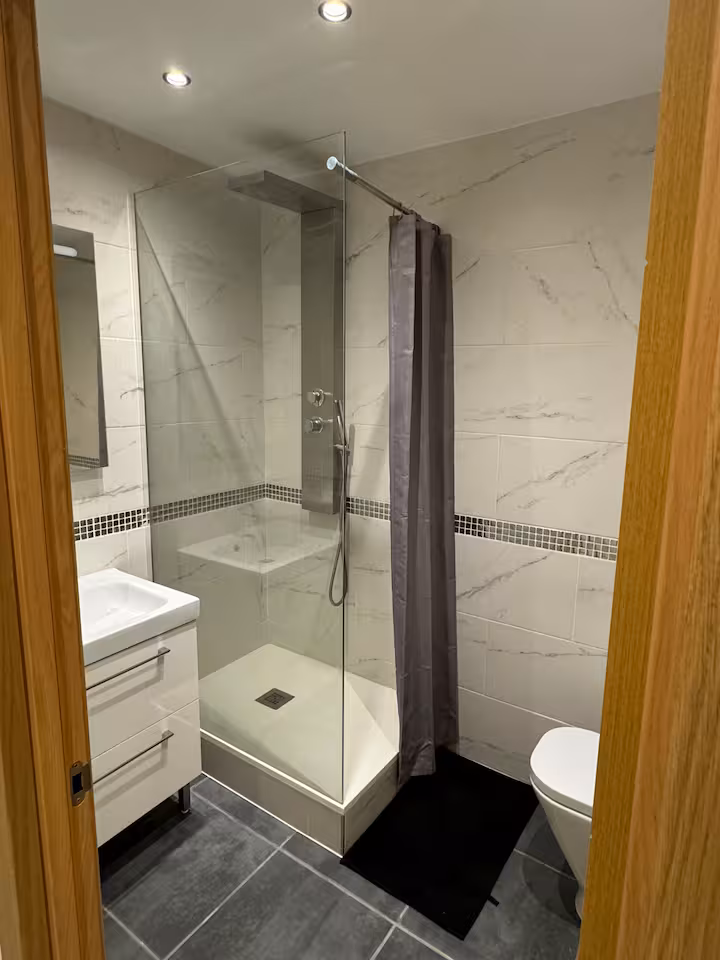 4th bathroom