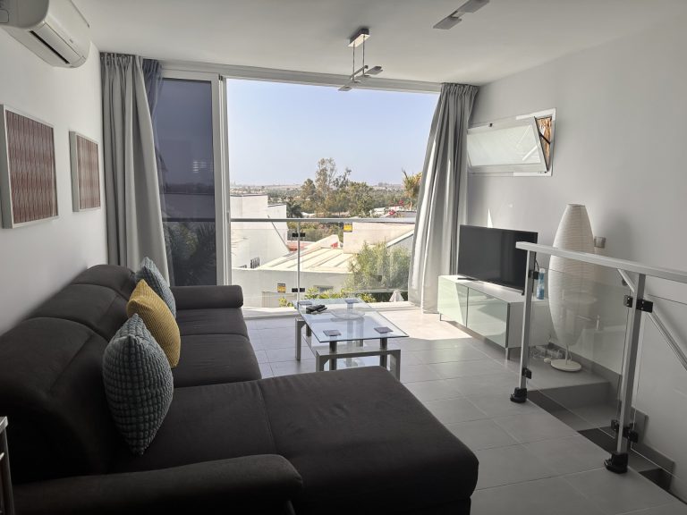 Lounge to view 768x576
